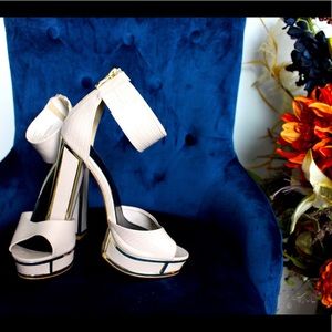 Crème/Gold Chunky Heels